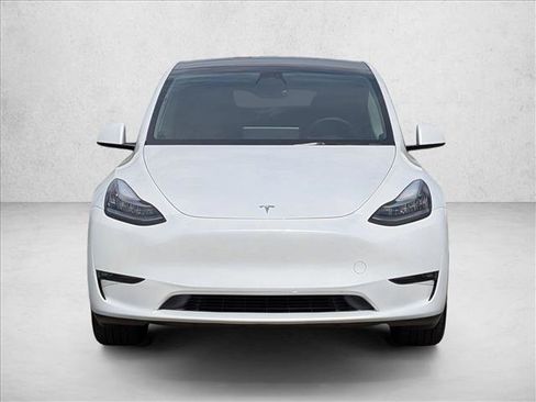 Used 2023 Tesla Model Y Long Range image 2