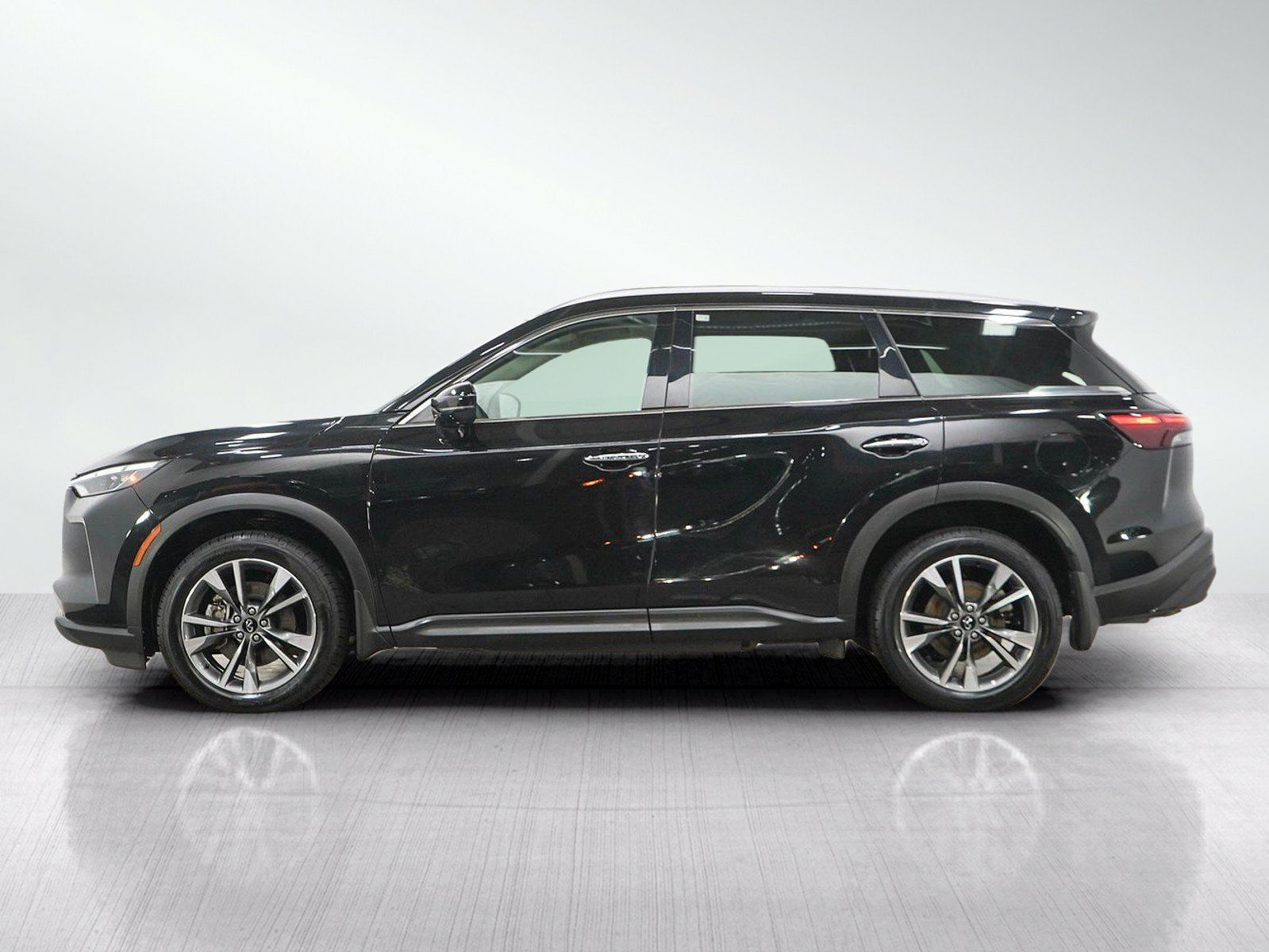 Used 2025 INFINITI QX60 Luxe AWD/4WD image 2