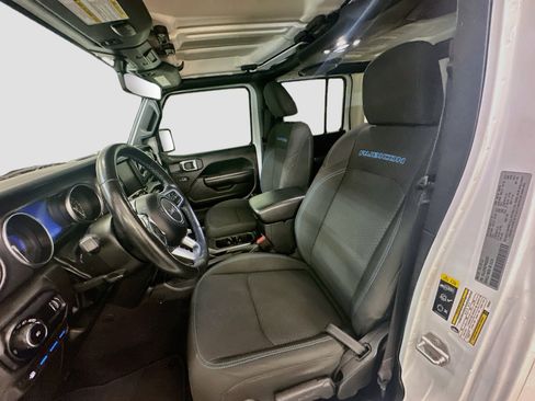 Used 2023 Jeep Wrangler Unlimited Rubicon 4xe w/ Cold Weather Group AWD/4WD image 13