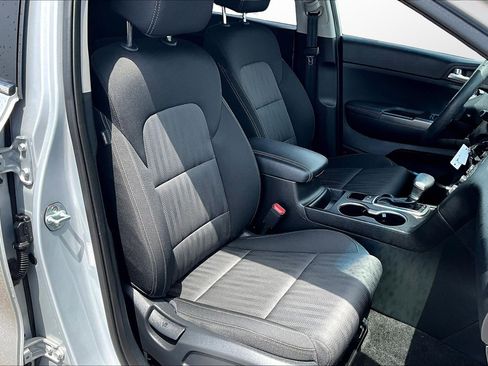 Used 2020 Kia Sportage LX image 7