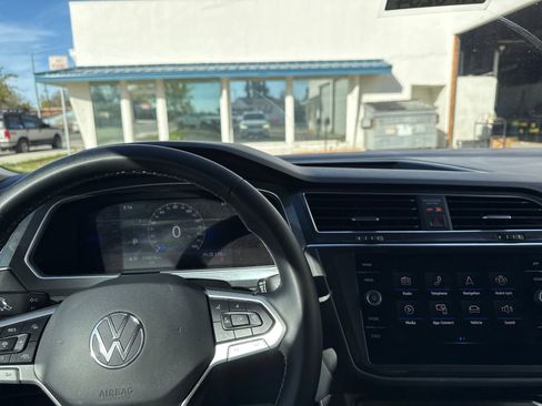 Used 2022 Volkswagen Tiguan SE image 17