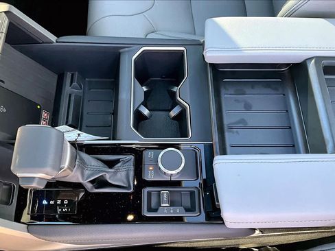 New 2026 Toyota Tundra Limited AWD/4WD image 7