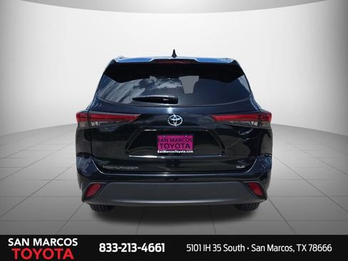 Used 2022 Toyota Highlander XLE FWD image 6