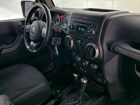Used 2015 Jeep Wrangler Sport AWD/4WD image 24