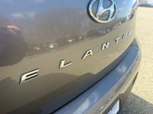 Used 2020 Hyundai Elantra SE w/ Cargo Package (C1) image 14