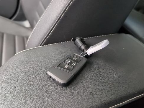 Used 2024 Volkswagen Jetta SE FWD image 26