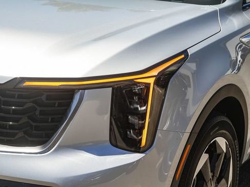 Certified 2025 Kia Sorento EX AWD/4WD image 6