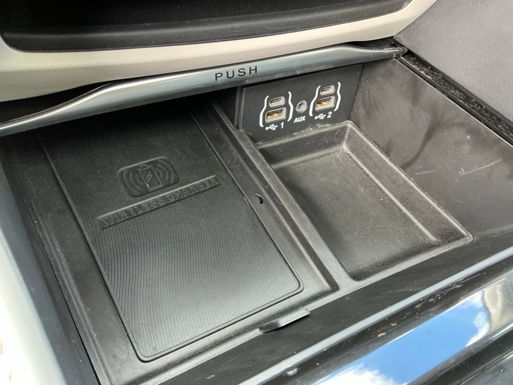 Used 2023 Chrysler Pacifica Limited FWD image 42
