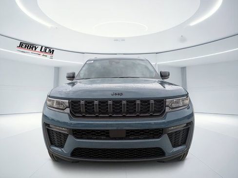 New 2026 Jeep Grand Cherokee L Limited w/ Limited Altitude Package RWD image 8
