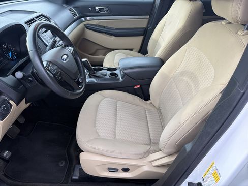 Used 2017 Ford Explorer Base 4D Sport Utility image 9