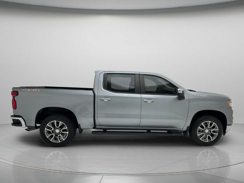 Used 2024 Chevrolet Silverado 1500 LT AWD/4WD image 4