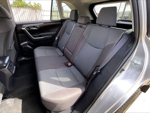Used 2025 Toyota RAV4 XLE FWD image 21