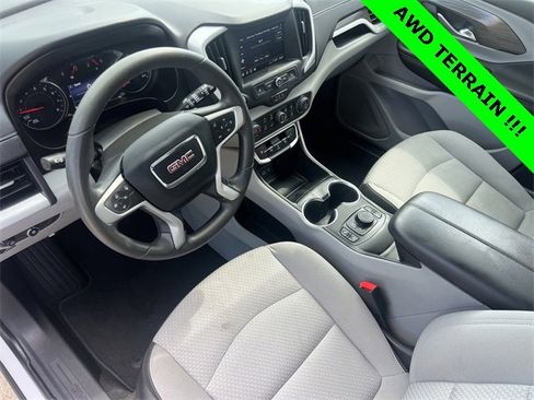 Used 2023 GMC Terrain SLE w/ Driver Convenience Package image 14