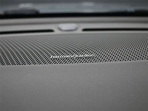 Used 2023 Volvo XC40 Recharge Ultimate image 28