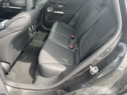 Used 2025 Mercedes-Benz GLC 350e 4MATIC image 30