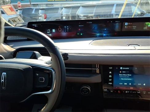 Used 2025 Lincoln Navigator Black Label image 25