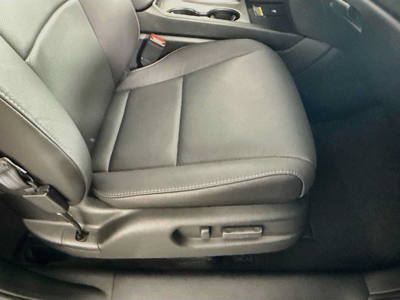 Certified 2025 Honda Passport EX-L image 36