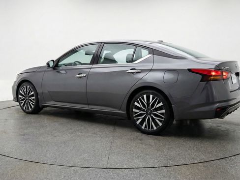 Used 2025 Nissan Altima 2.5 SV image 6