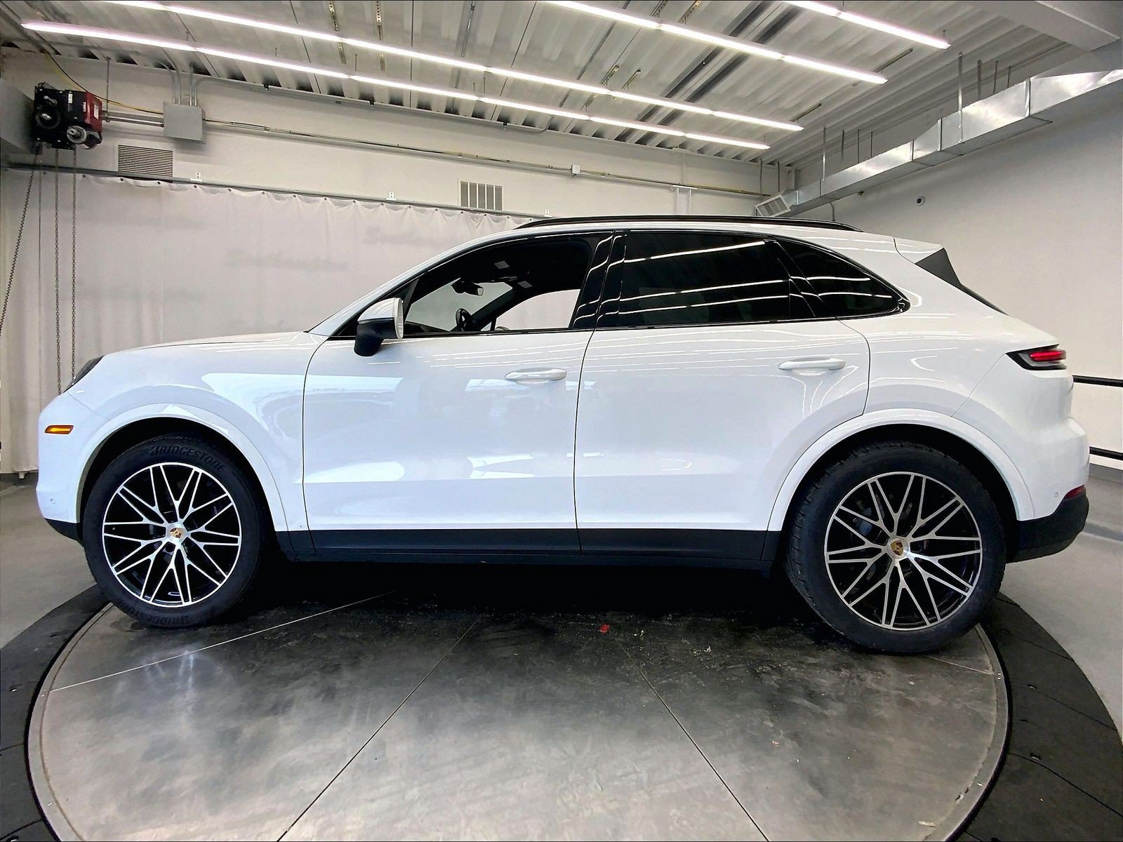 Certified 2024 Porsche Cayenne AWD/4WD image 2