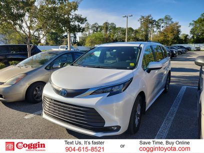 Used 2025 Toyota Sienna XLE
