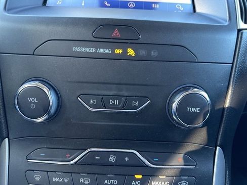 Certified 2020 Ford Edge SEL w/ Convenience Package image 18