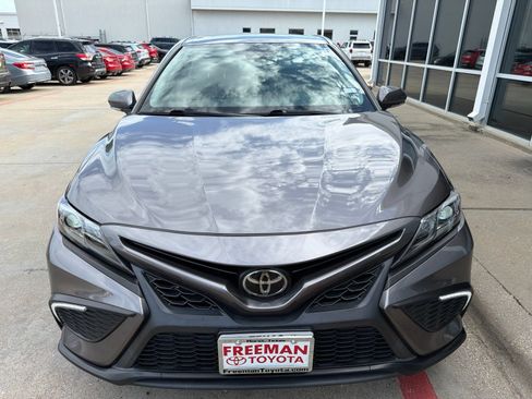 Used 2024 Toyota Camry SE FWD image 3