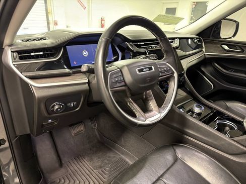 Used 2022 Jeep Grand Cherokee Limited w/ Luxury Tech Group II AWD/4WD image 27
