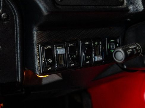 Used 2002 HUMMER H1 4-Door Wagon image 32