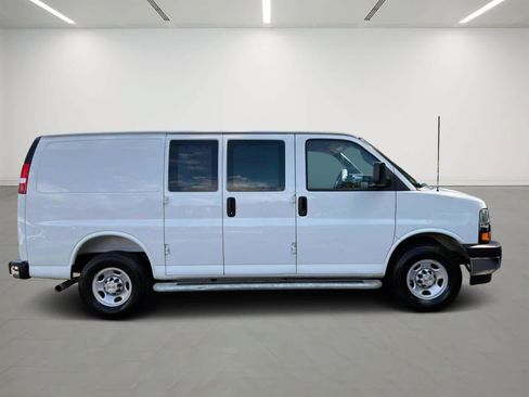 Used 2025 Chevrolet Express 2500 w/ Driver Convenience Package RWD image 5