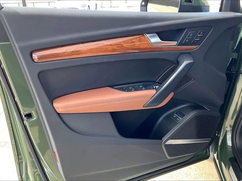 Used 2023 Audi Q5 e Premium Plus w/ Premium Plus Package image 21