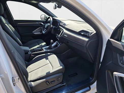 New 2025 Audi Q3 2.0T Premium image 12