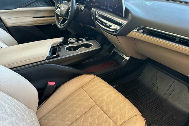 Certified 2024 Cadillac Lyriq Luxury w/ Nappa Leather Package AWD/4WD image 16