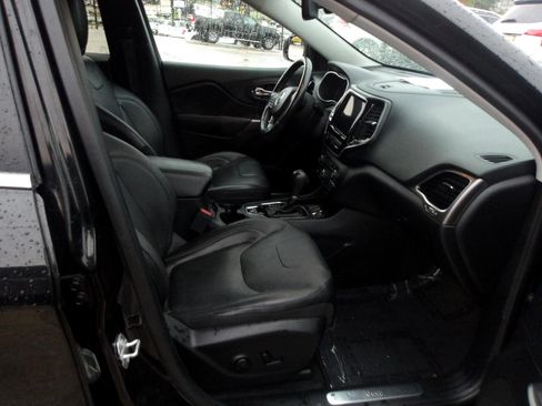 Used 2020 Jeep Cherokee Limited image 10