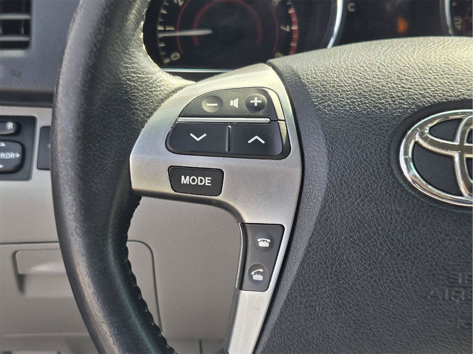 Used 2013 Toyota Highlander Limited FWD image 25