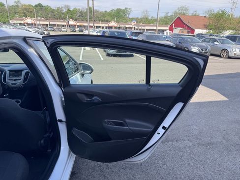 Used 2018 Chevrolet Cruze LS image 16