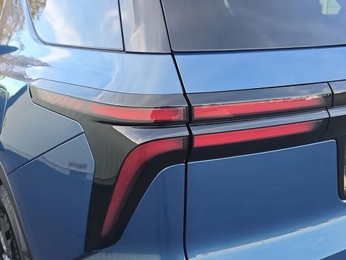 New 2026 Chevrolet Traverse LT w/ Midnight/Sport Edition image 32