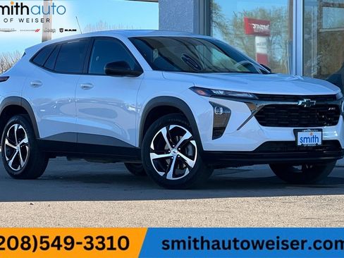 Used 2024 Chevrolet Trax RS w/ Sunroof Package FWD image 1