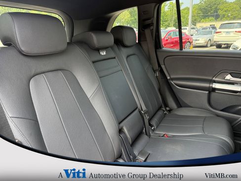 Used 2022 Mercedes-Benz GLB 250 4MATIC image 27