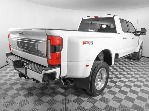 Used 2023 Ford F450 Platinum w/ FX4 Off-Road Package image 5