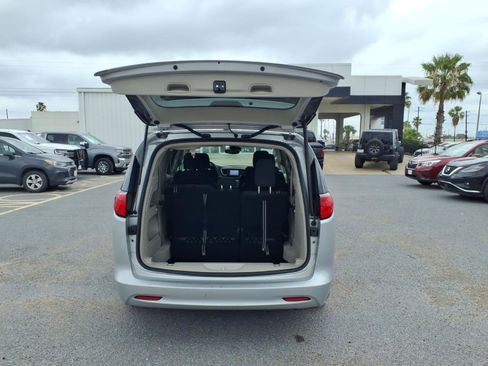 Used 2023 Chrysler Voyager LX FWD image 26