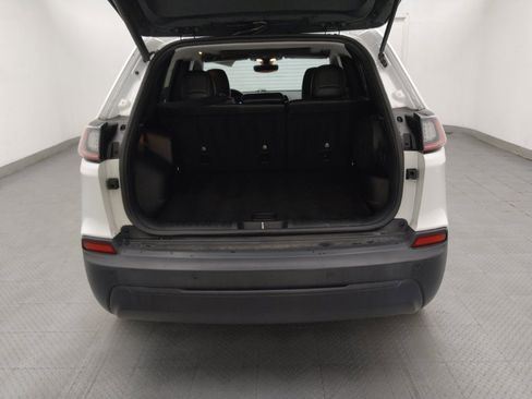 Used 2019 Jeep Cherokee Latitude Plus w/ Comfort/Convenience Group FWD image 29
