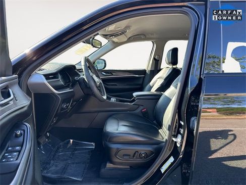 Used 2023 Jeep Grand Cherokee Limited image 9