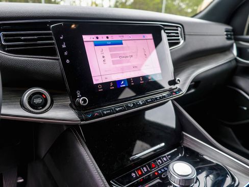 Used 2023 Jeep Wagoneer L Series II image 19