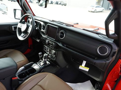 Used 2023 Jeep Wrangler Unlimited Sahara image 8