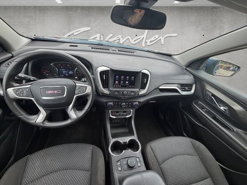 Used 2024 GMC Terrain SLE w/ Driver Convenience Package image 2