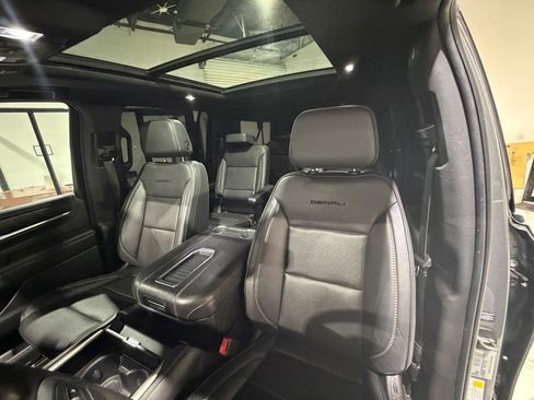 Used 2022 GMC Yukon XL Denali RWD image 18