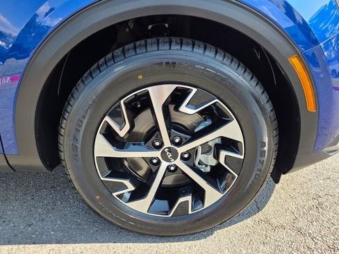 Used 2025 Kia Sportage EX FWD image 20