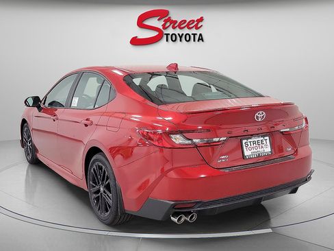 Used 2025 Toyota Camry SE w/ Convenience Package AWD/4WD image 2