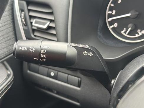 Used 2023 Nissan Rogue SV image 10