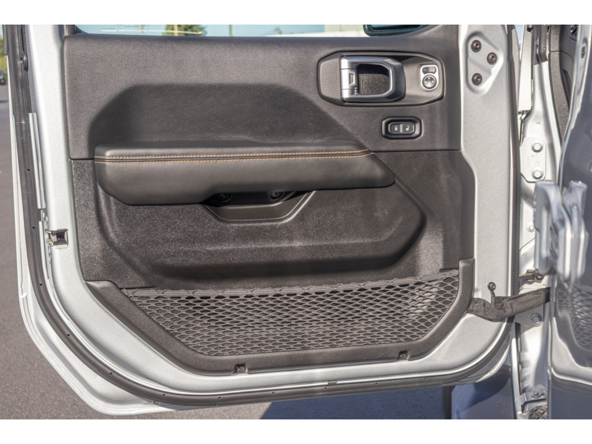 Used 2024 Jeep Wrangler Unlimited Sahara AWD/4WD image 18